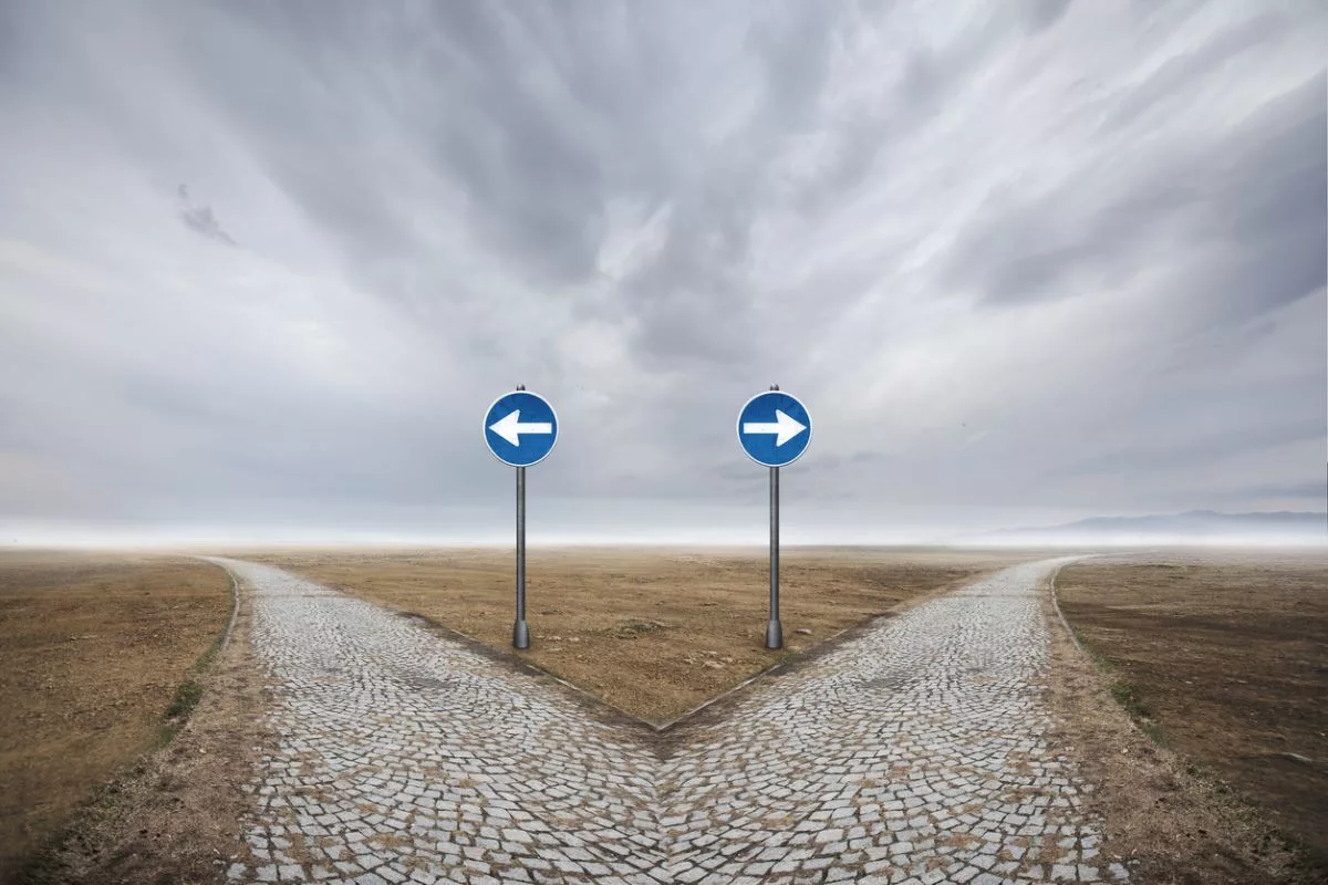Crossroad crossroads decision dilemma istock themacx 672711360
