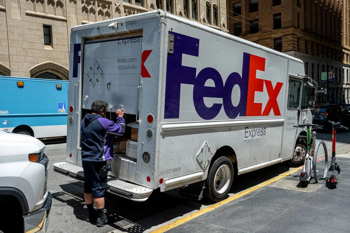Fedex worker bloomberg