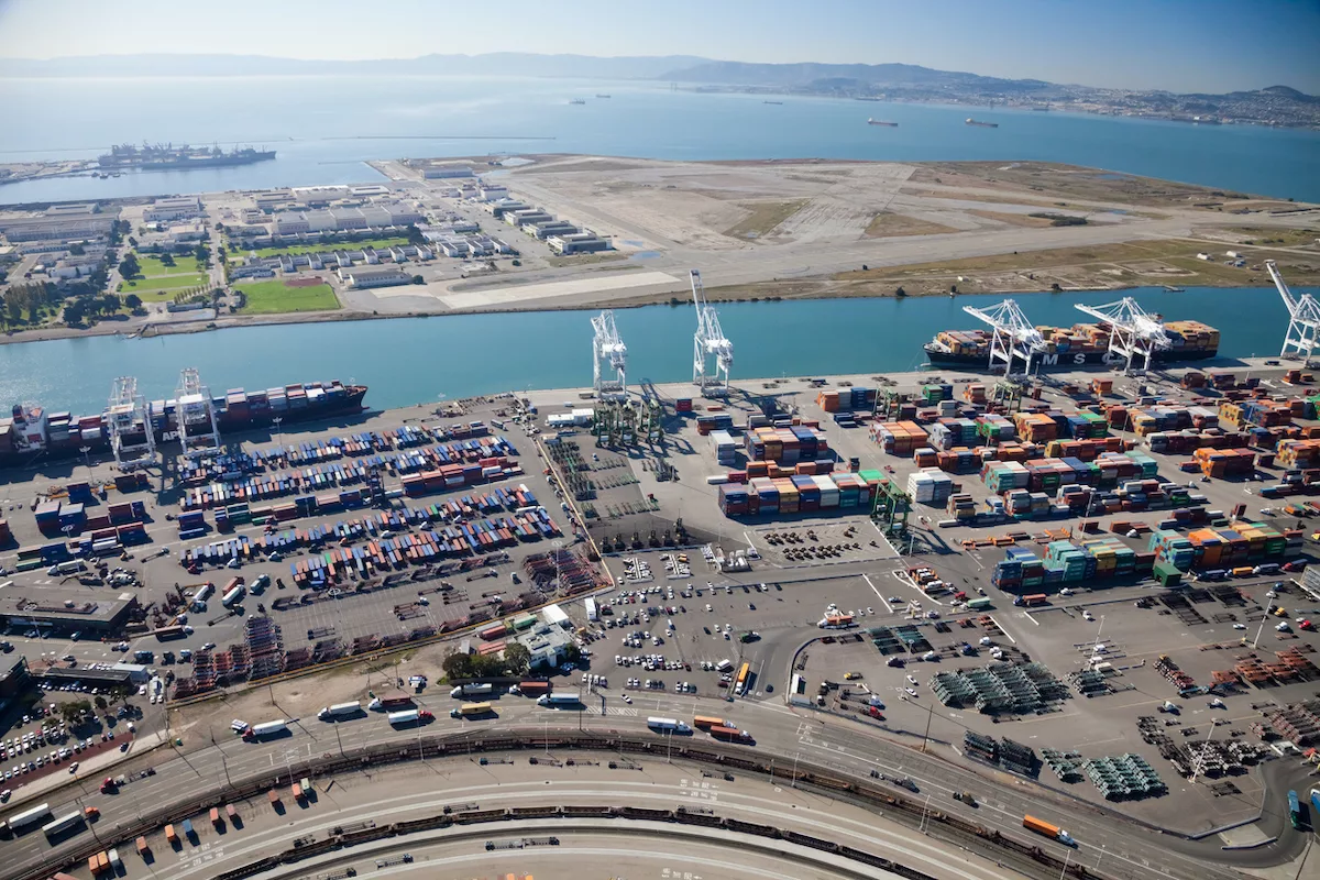 Port of oakland istock  hanusst  461185679